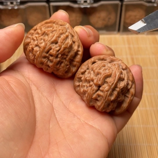 【闪购商品】吊坠文玩核桃球白………