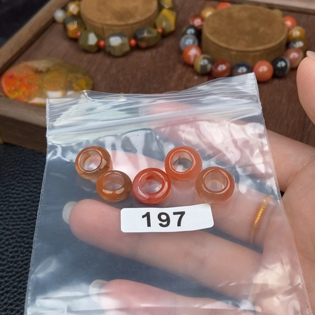 南红玛瑙未镶嵌手链