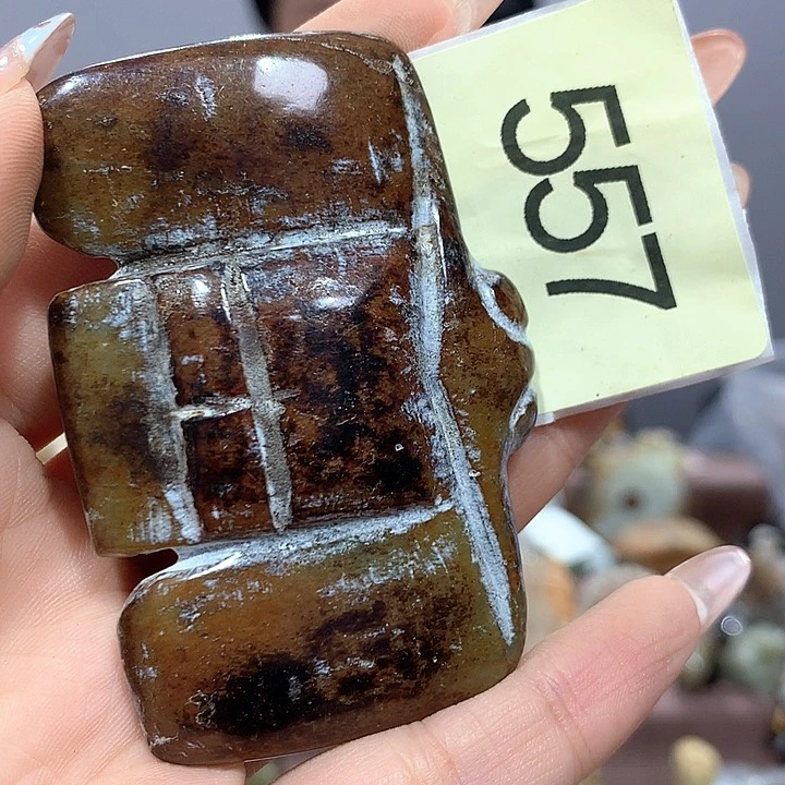 和田玉未镶嵌颈饰怎**到