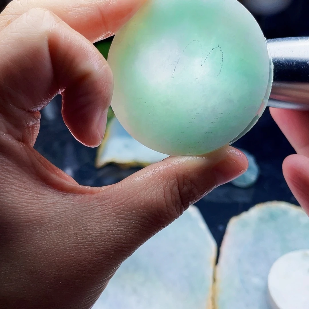 翡翠未镶嵌颈饰毛料8