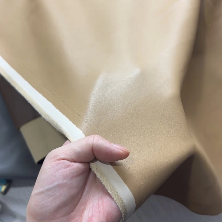 混纺卡其色高货麂皮1米。