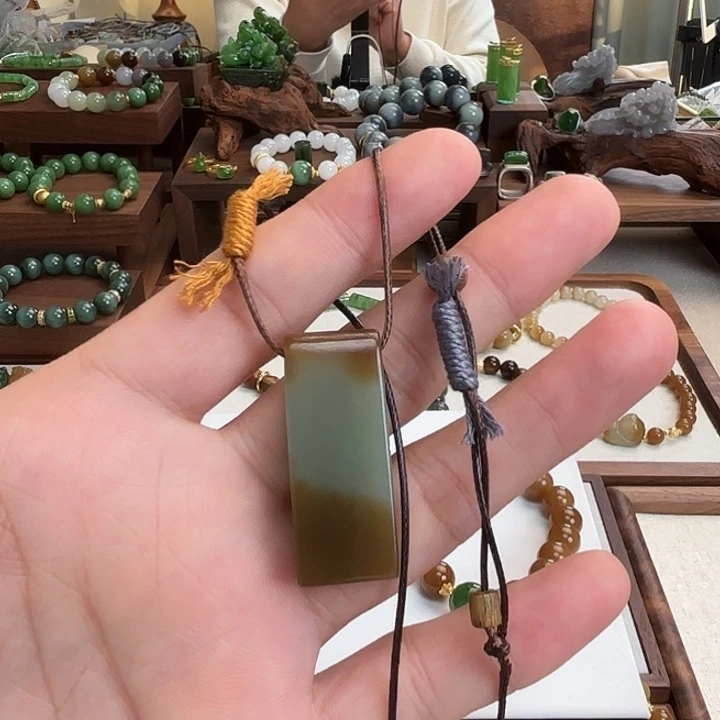 X****和田玉（糖玉）未镶嵌颈饰