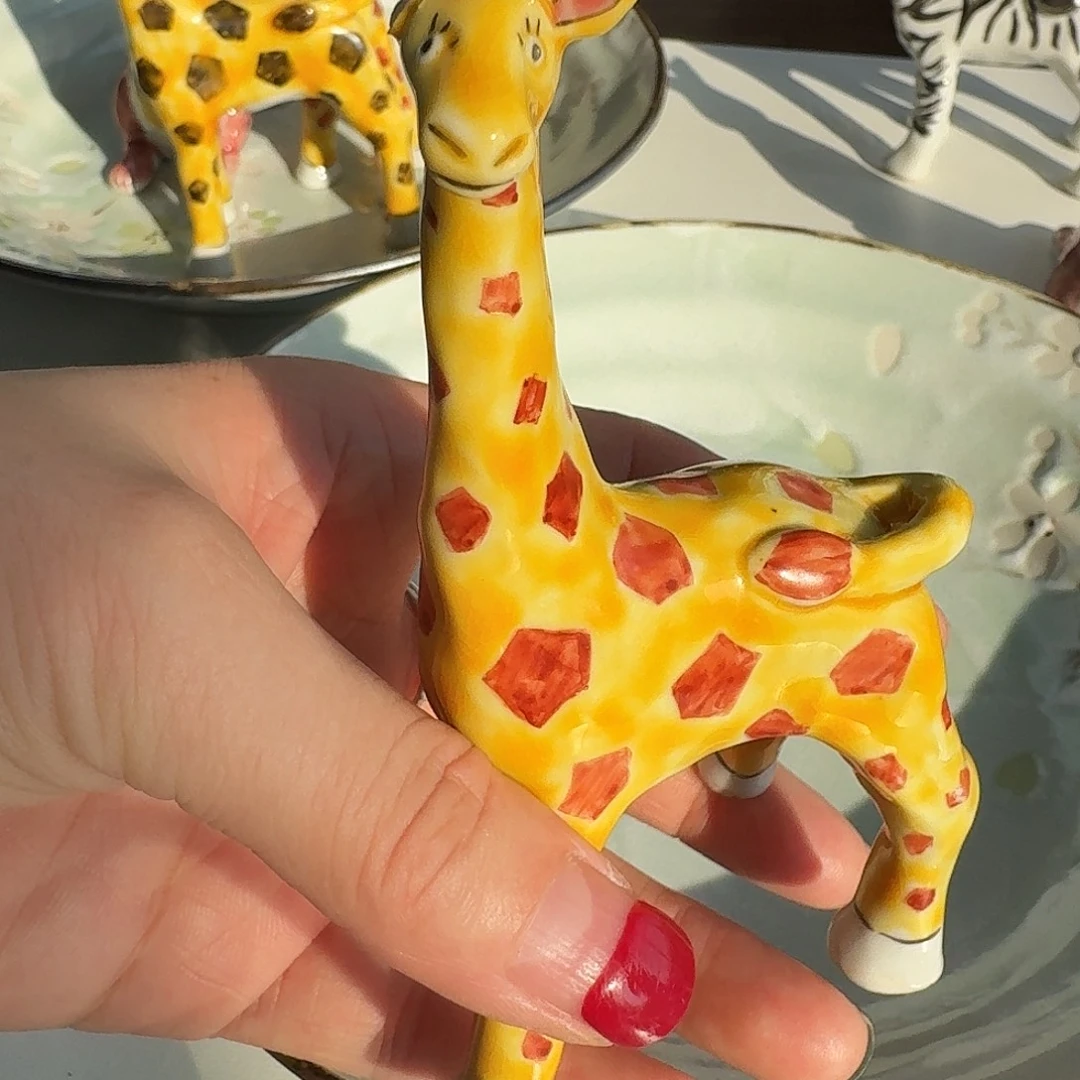 瓷片右边耳朵没有，微瑕