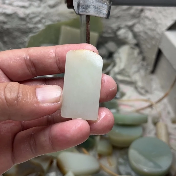 王***肉吊坠(不含链)未镶嵌和田玉（白玉）