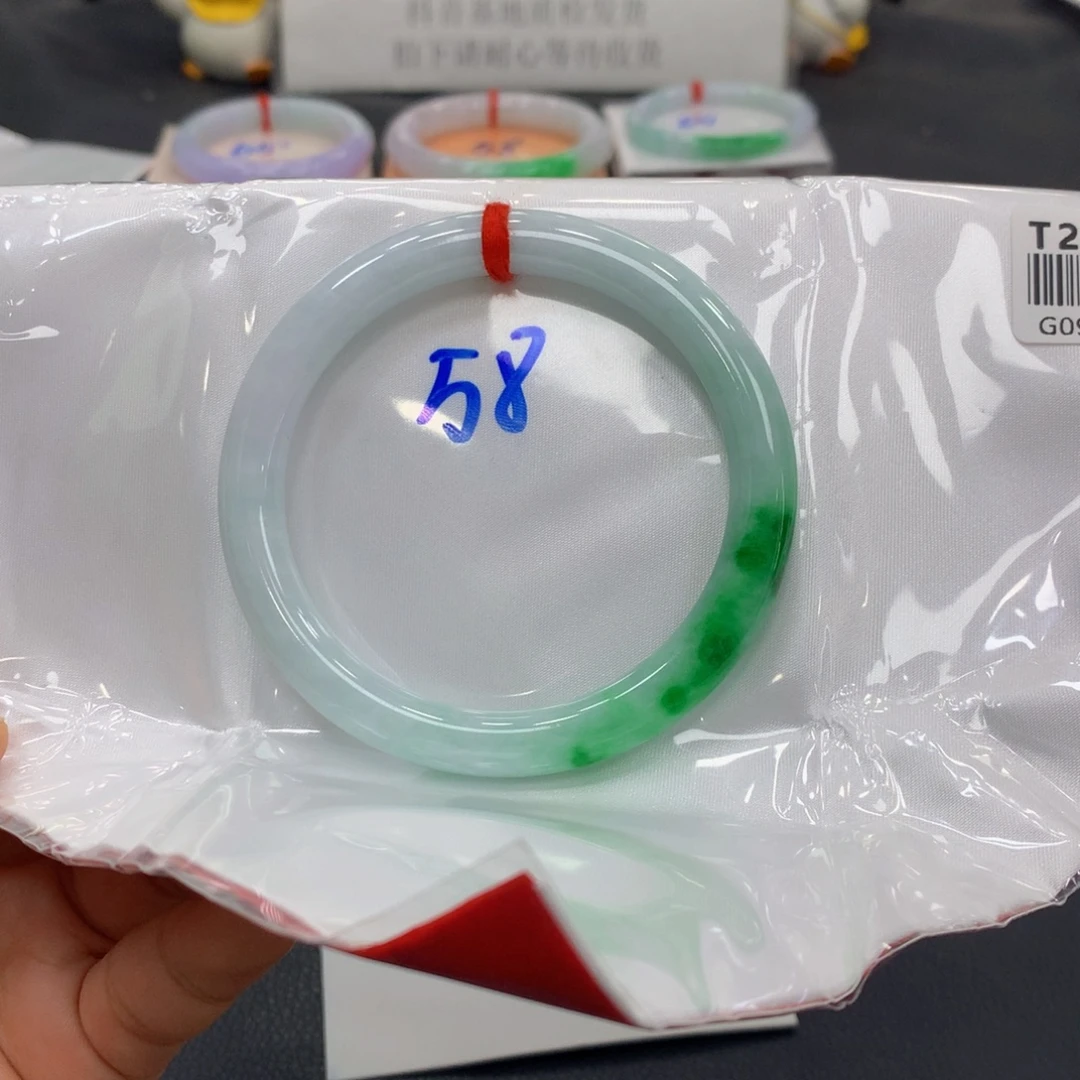 翡翠手镯未镶嵌翡翠52