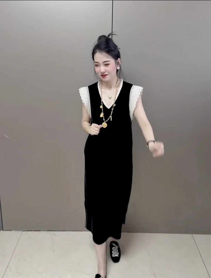 2025中长款裙子拼接连衣裙蕾丝拼接气质V领丝绒连衣裙大码显瘦