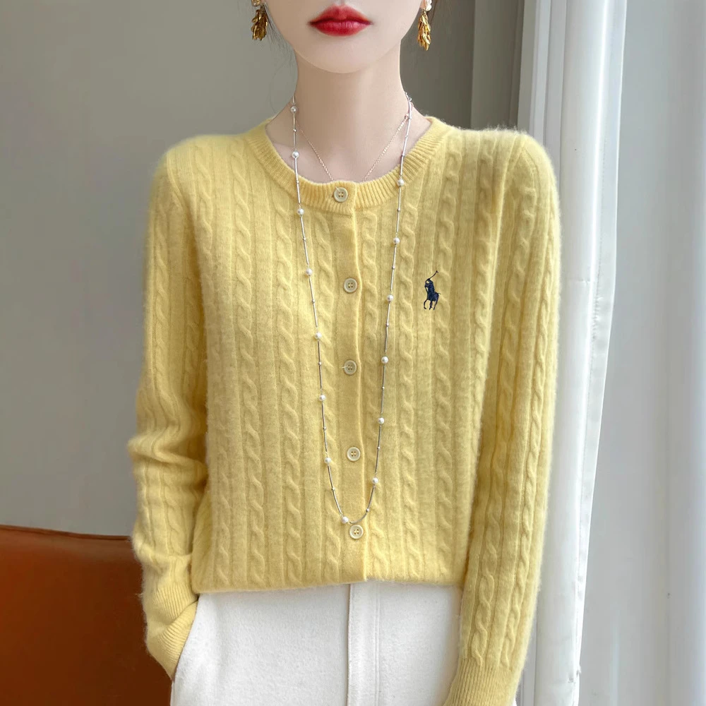 安迪绒圆领麻花开衫女时尚宽松刺绣毛衣百搭纯色设计感针织小外套