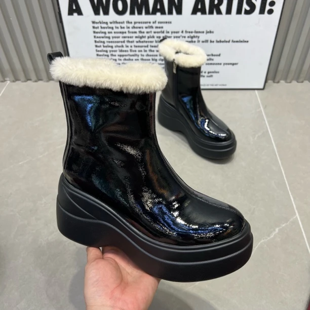 主播推荐2025年（806-3）8公分厚底英伦风尖头增高漆皮加绒瘦瘦靴