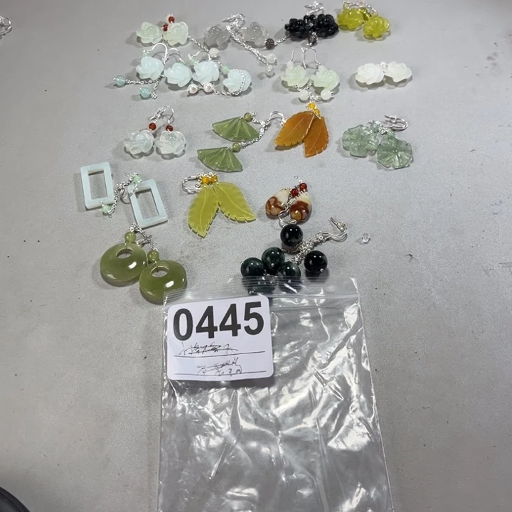 单***姐蛇纹石玉合金耳饰