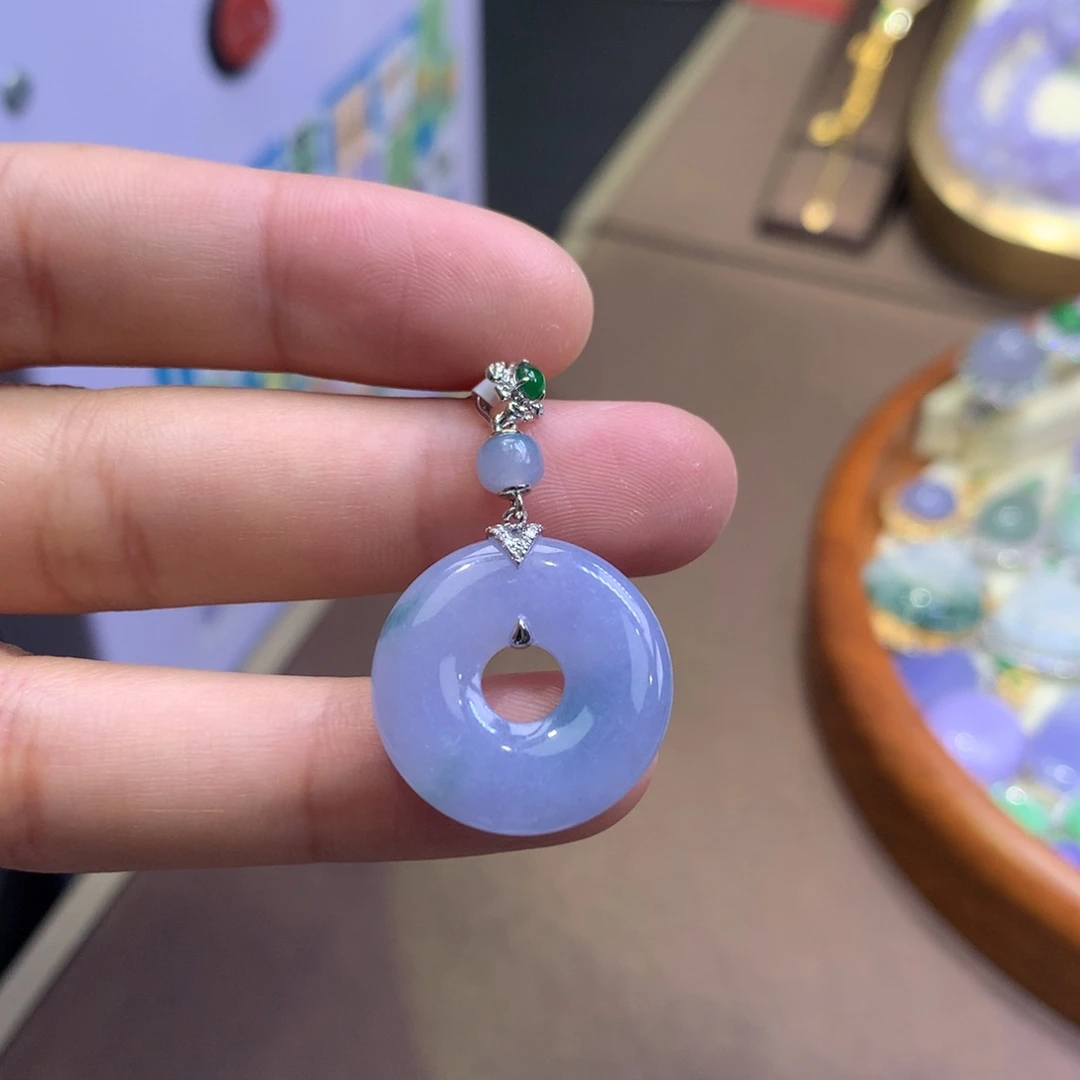 翡翠18K金镶嵌颈饰翡翠