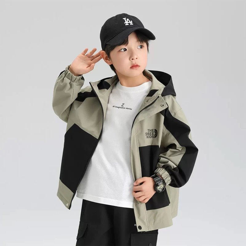 2【热卖爆款】男童春秋童装外套新款中大童户外男儿童连帽冲锋衣上