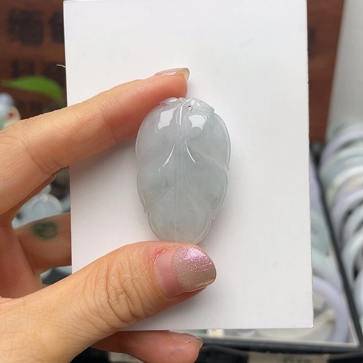 翡翠未镶嵌颈饰叶子吊坠