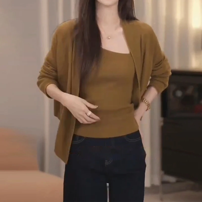 2025早秋穿搭韩版洋气时尚套装设计感休闲气质百搭开衫背心两件套