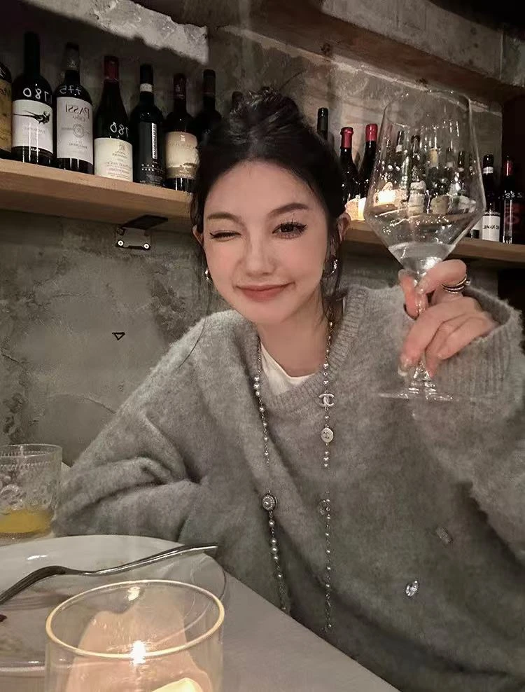 镶钻苏力羊驼毛水洗拉毛拉绒针织衫24冬新款套头衫宽松慵懒风