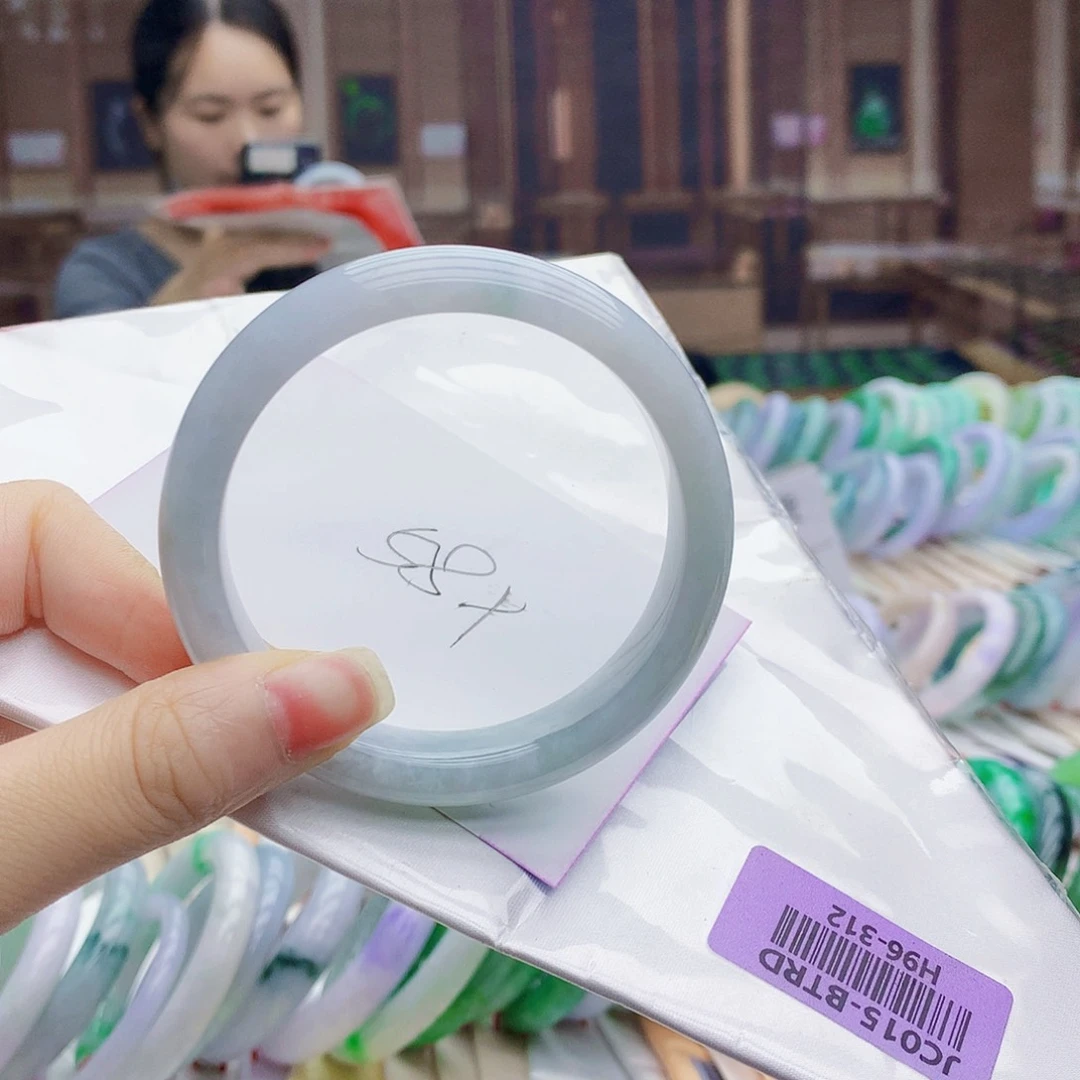 翡翠手镯未镶嵌gghhhgy