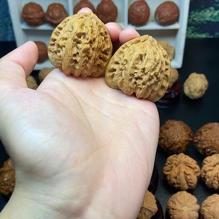 吊坠文玩核桃三角白。