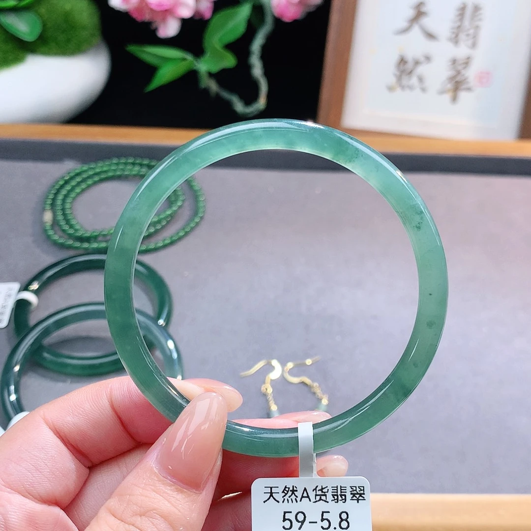 未镶嵌手镯（圆镯）翡翠