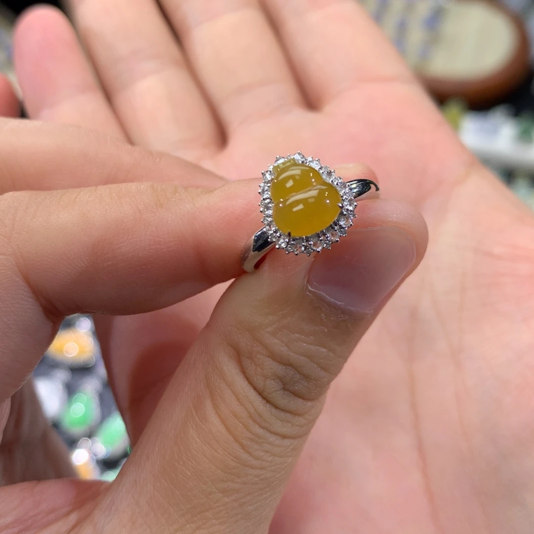 翡翠18K金镶嵌戒指签收后48小时鉴赏期