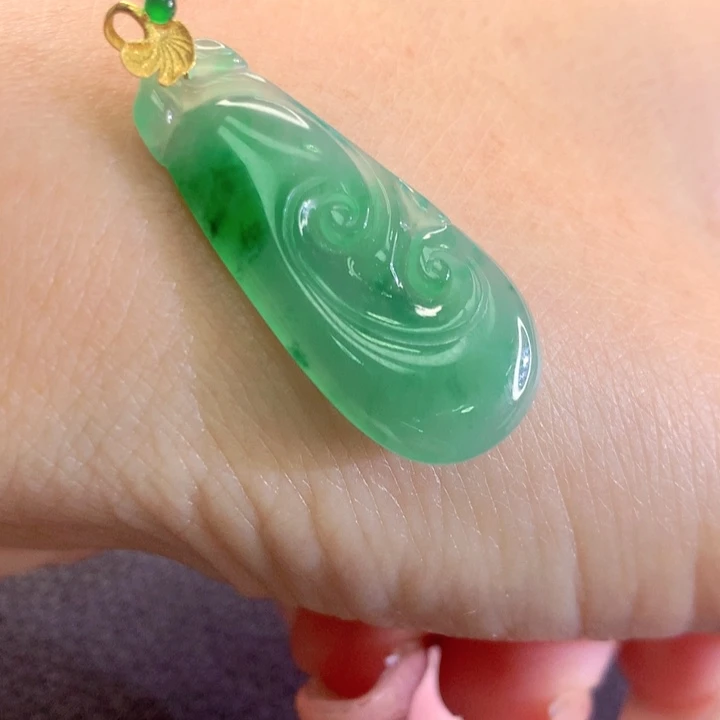 翡翠18K金镶嵌颈饰翡翠