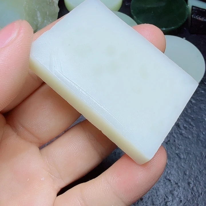 和田玉（糖玉）未镶嵌珠宝奇石