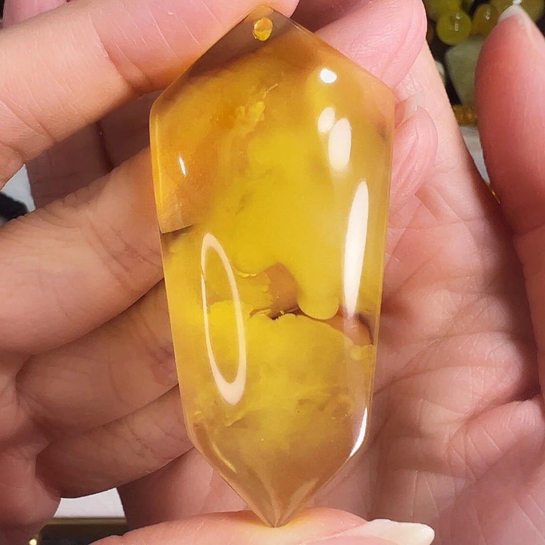 琥珀未镶嵌颈饰蜜蜡盾牌吊坠