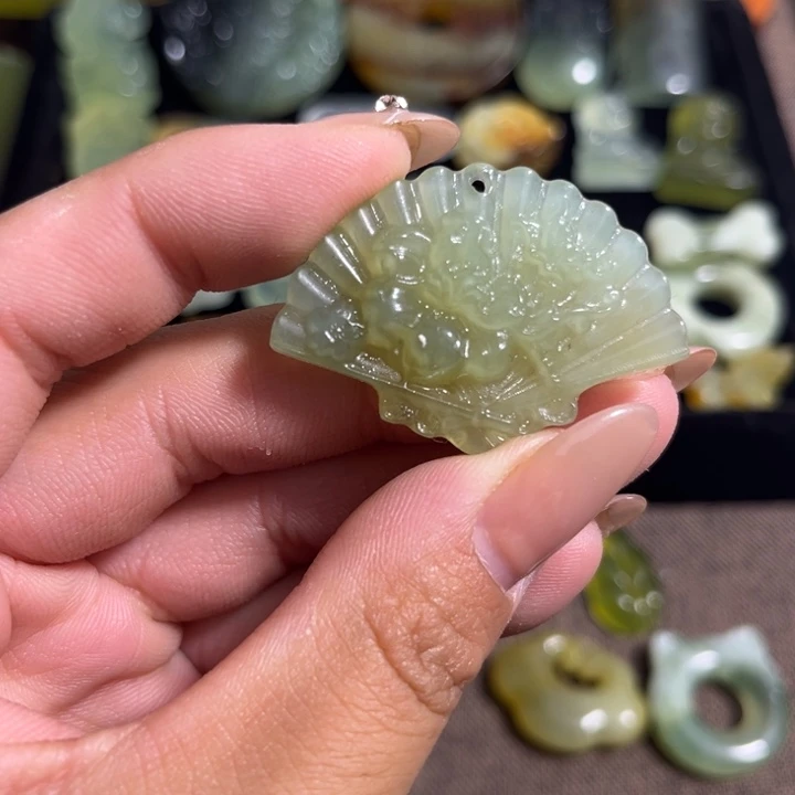 蛇纹石玉合金颈饰