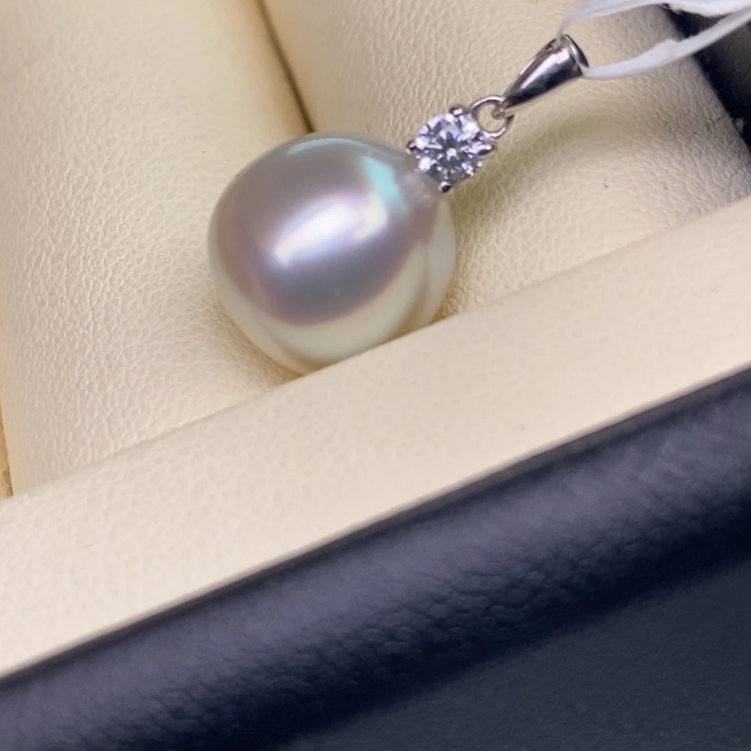 颈饰18K金镶嵌海水珍珠