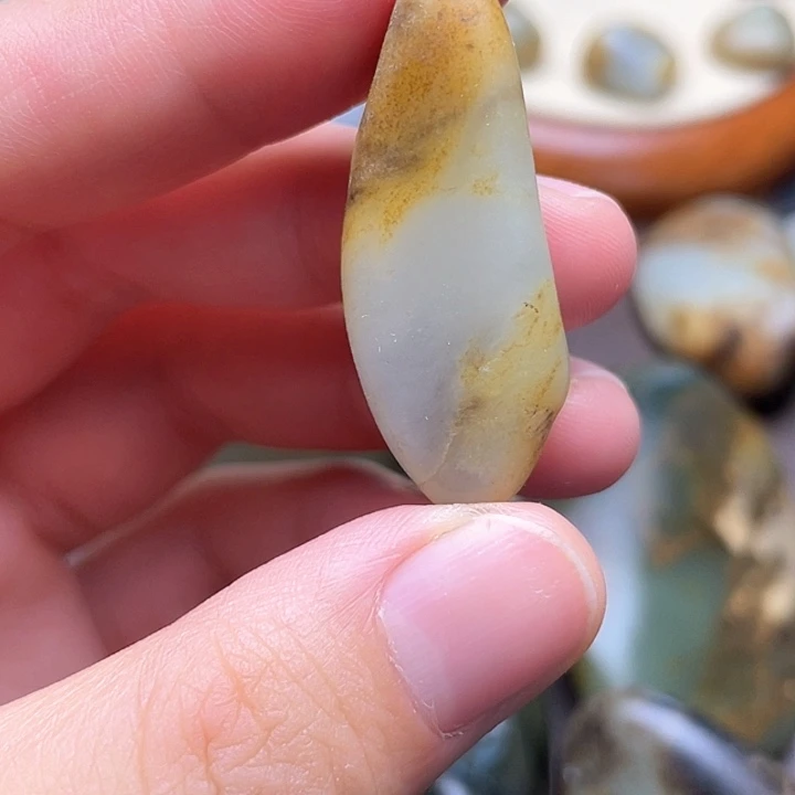 和田玉未镶嵌颈饰12