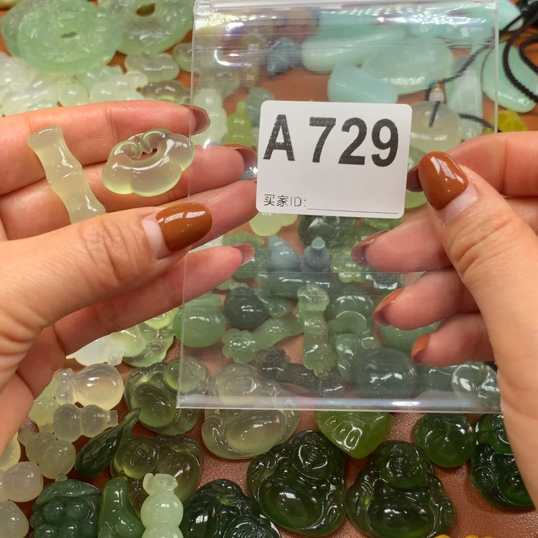 年****蛇纹石玉未镶嵌岫玉