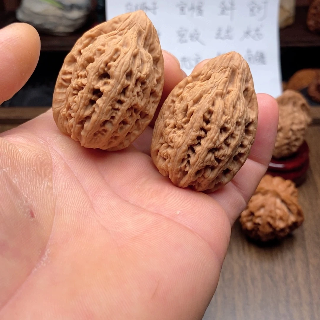 吊坠文玩核桃迎**色33全品苹谷带鱼