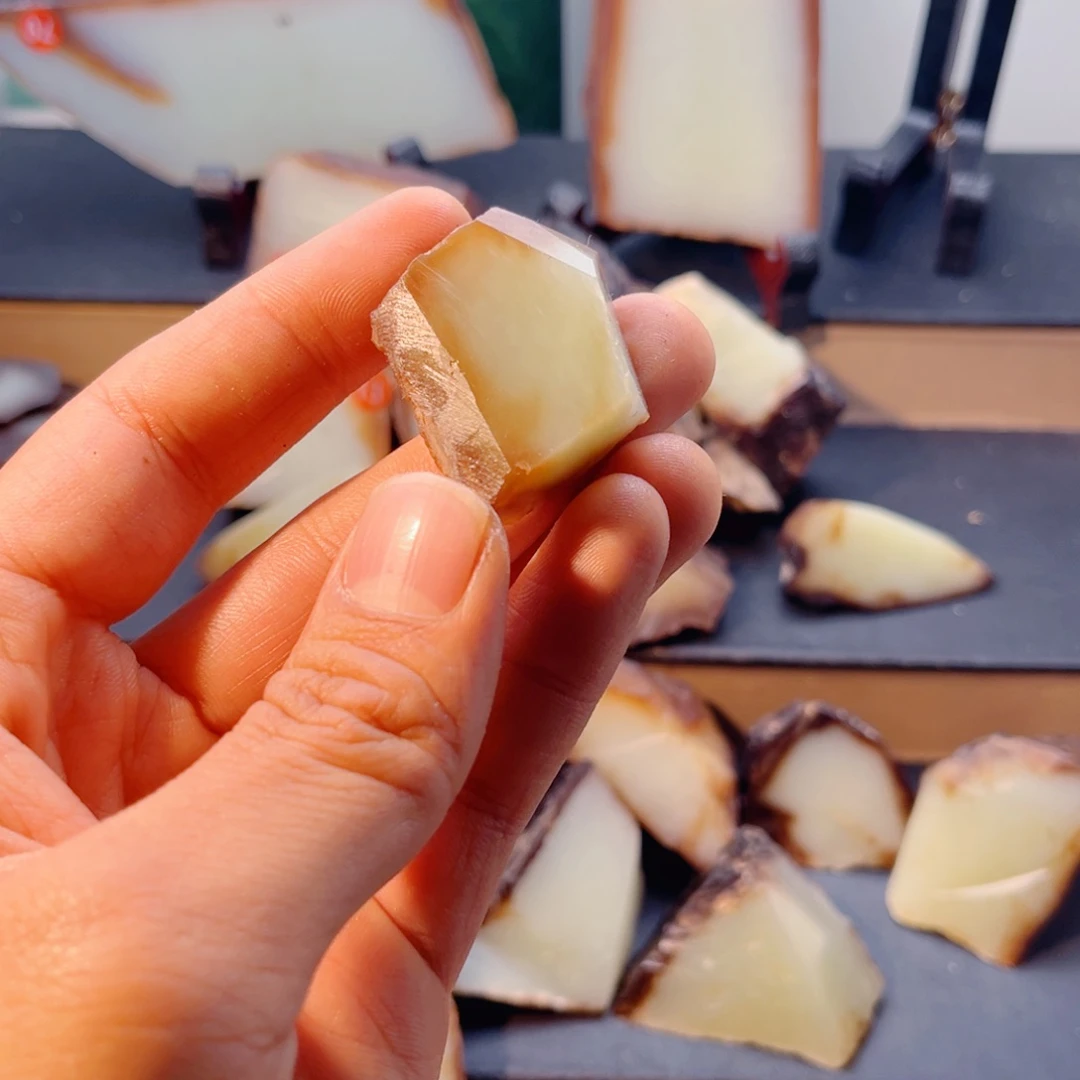 和田玉（糖玉）未镶嵌颈饰