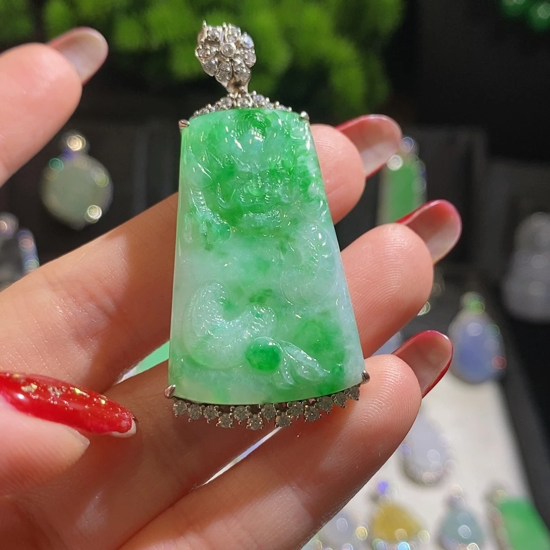 翡翠颈饰银S925镶嵌C****霞天然翡翠