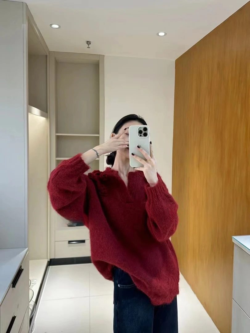 2025新年设计感红色立体花朵毛衣慵懒高级感冬季针织衫百搭牛仔裤