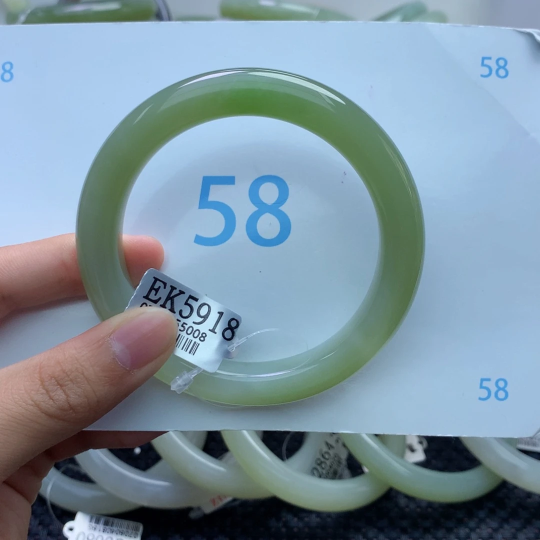 和田玉手镯未镶嵌L*?