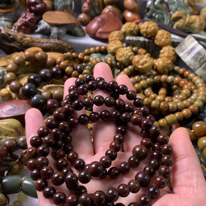 未镶嵌岫岩河磨玉（透闪石质玉）把件