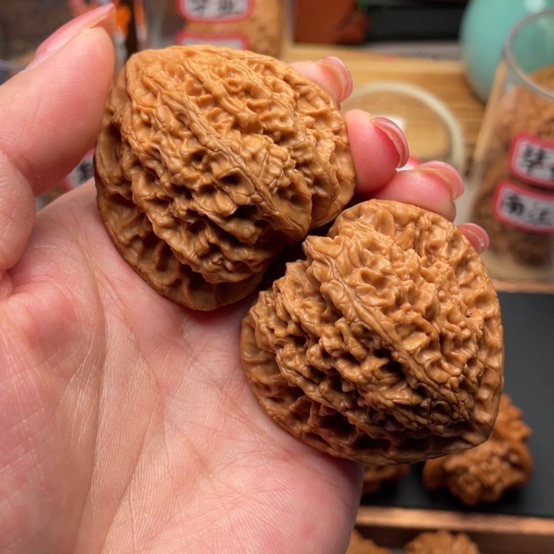 东***坤桃核把件全品虎头王45+