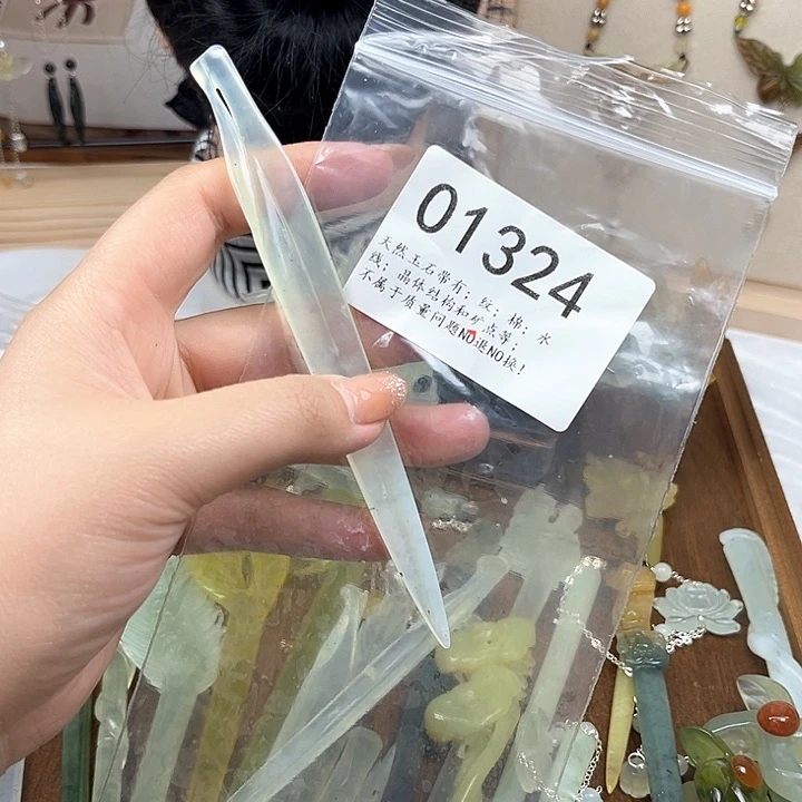 蛇纹石玉发簪合金为***名