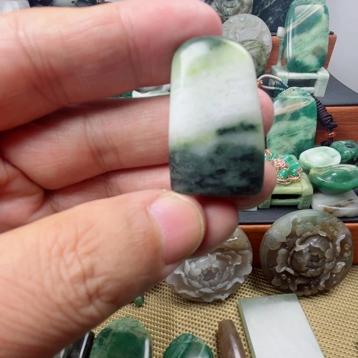 独山玉未镶嵌珠宝半成品