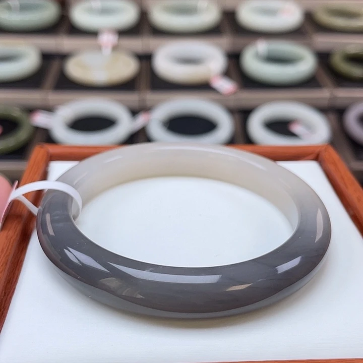 和田玉未镶嵌手镯（藕粉烟紫半山水）