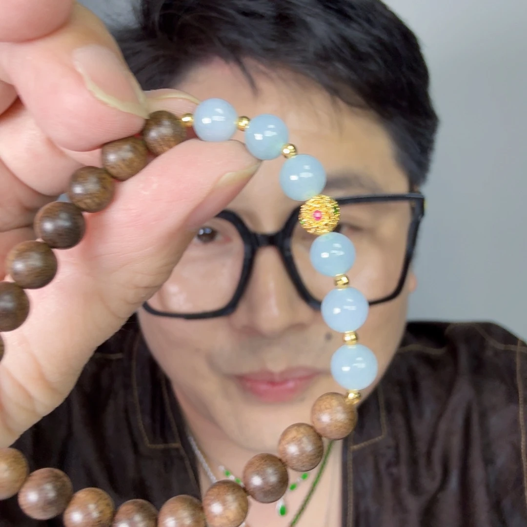 翡翠18K金镶嵌颈饰一件