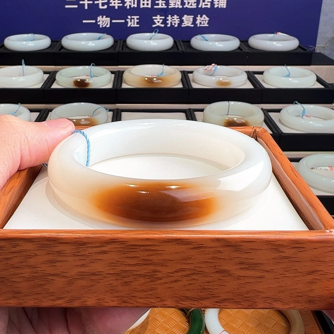 和田玉未镶嵌手镯