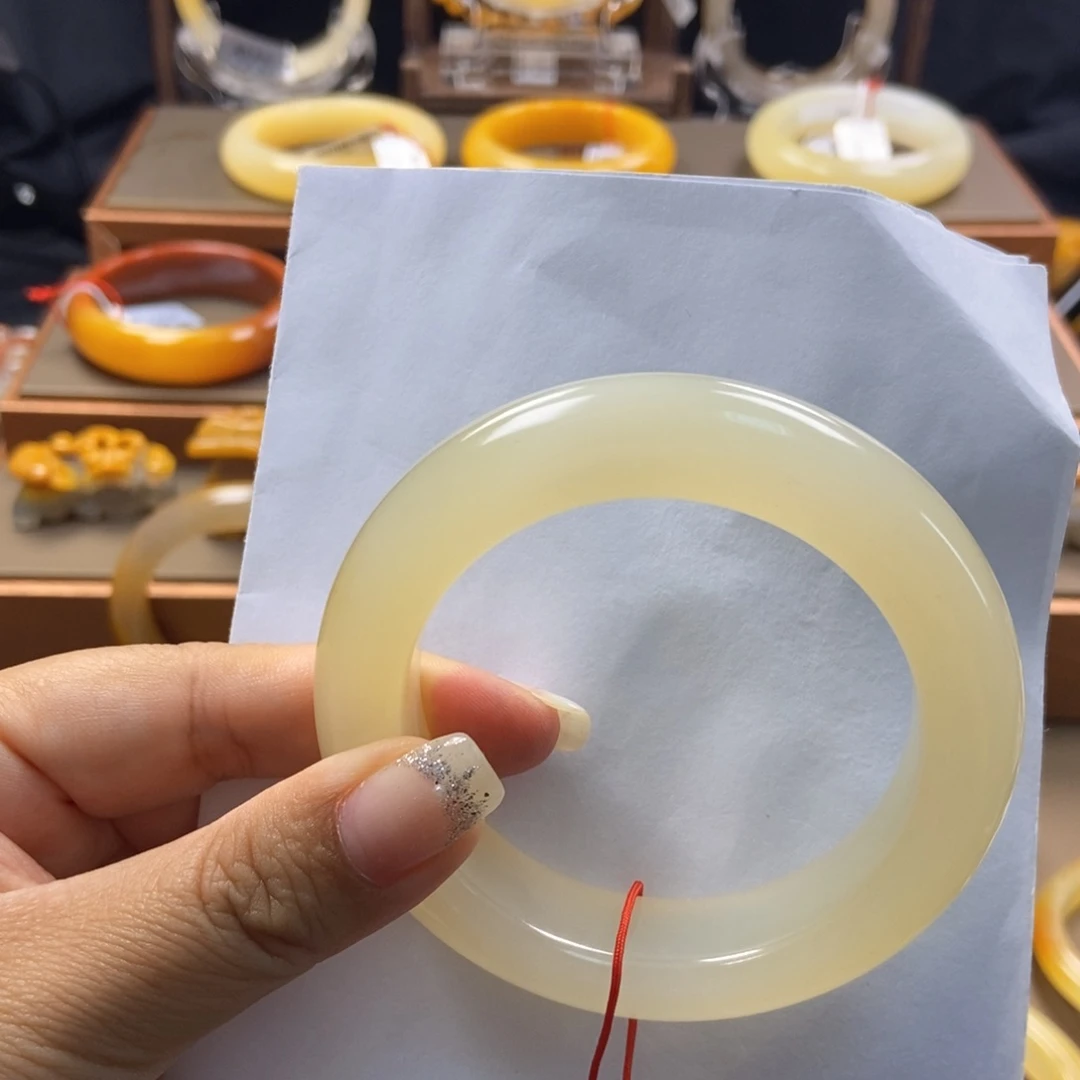 淡****石英质玉（黄龙玉）未镶嵌手镯H