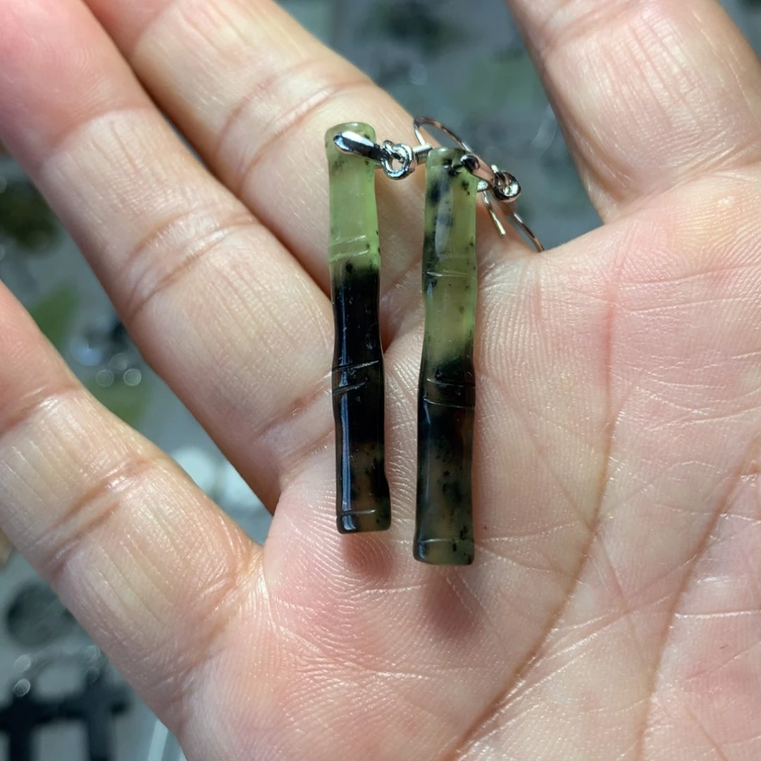 蛇纹石玉耳环未镶嵌