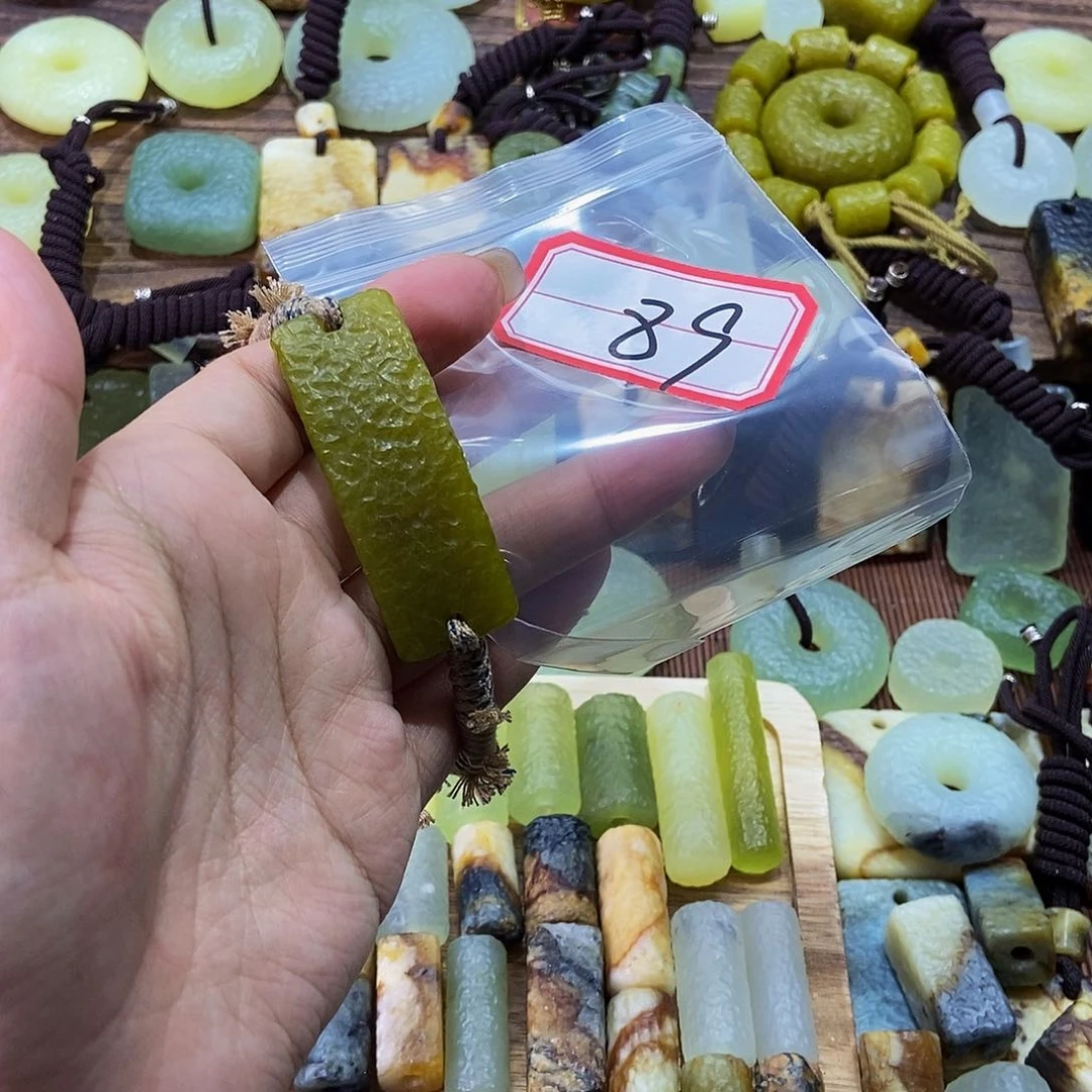 蛇纹石玉未镶嵌挂件念*?