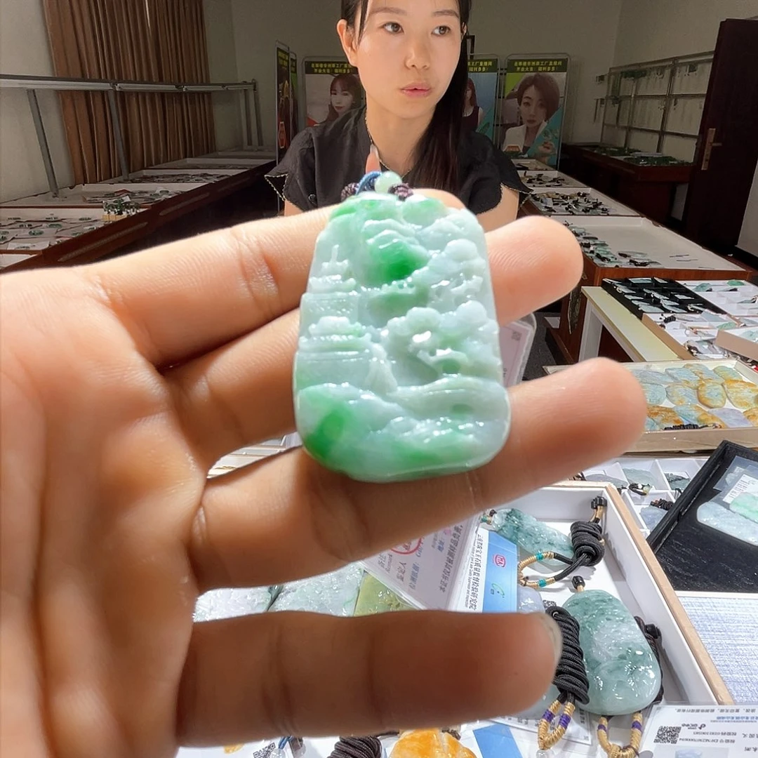 翡翠未镶嵌颈饰一