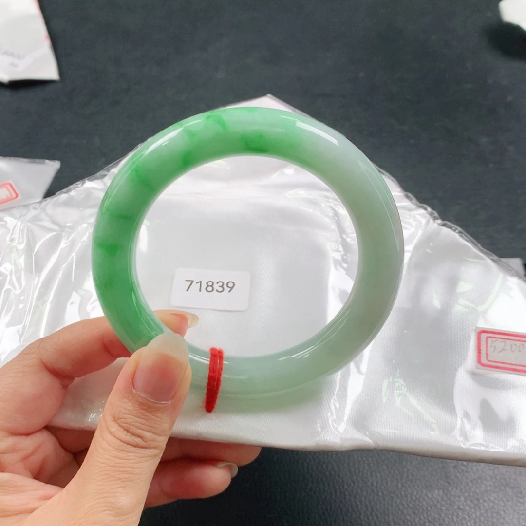 翡翠未镶嵌手镯（圆镯）03
