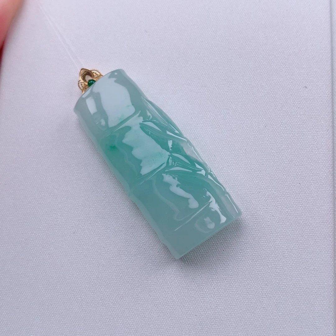 翡翠18K金镶嵌颈饰步步高