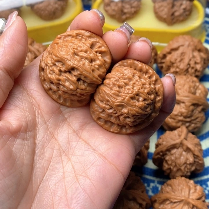 吊坠桃核白狮子40全品