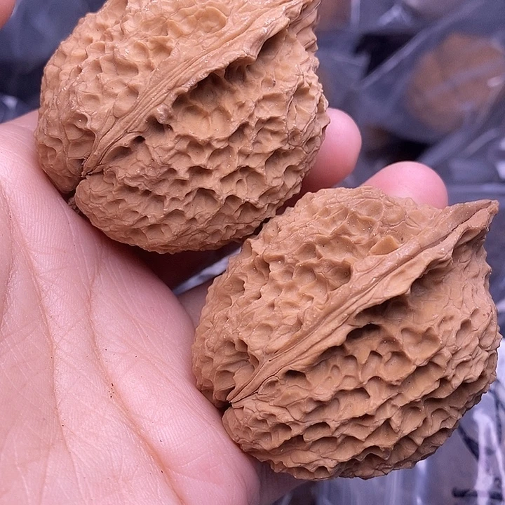 文玩核桃吊坠  60