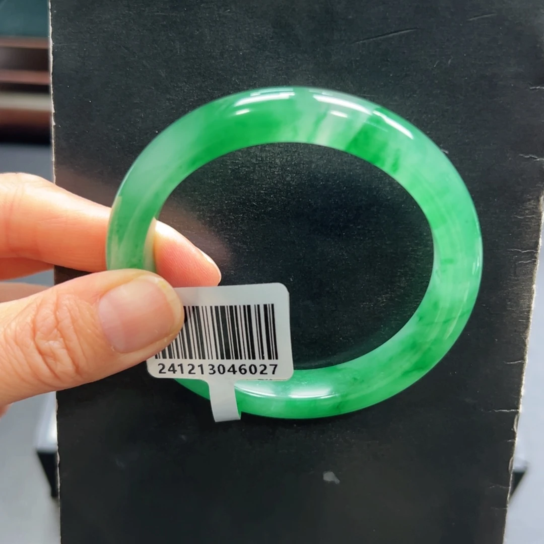 猫****石英质玉手镯未镶嵌